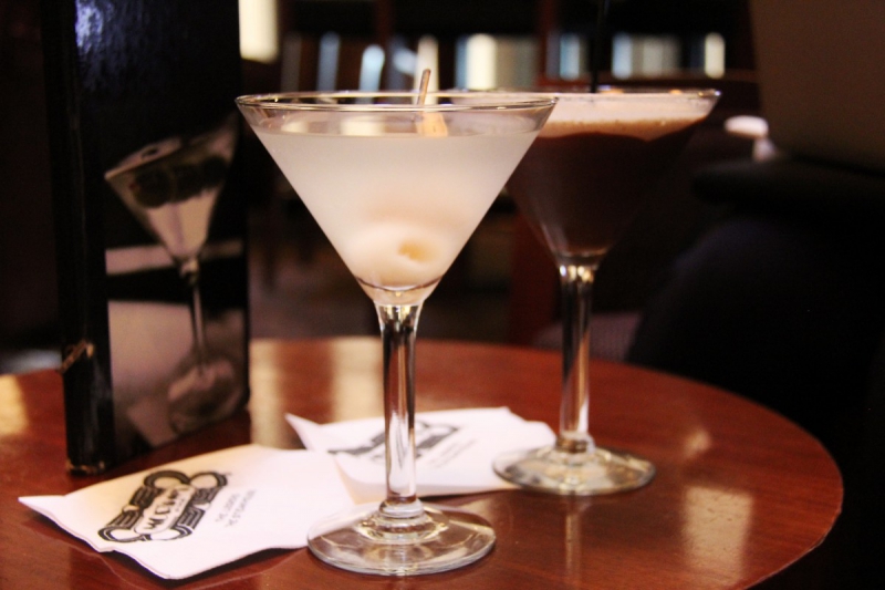 boite-nuit-LA CROIX VALMER-min_martini_bar_lychee_chocolate_alcohol_liquor_happy_hour_happy-910161